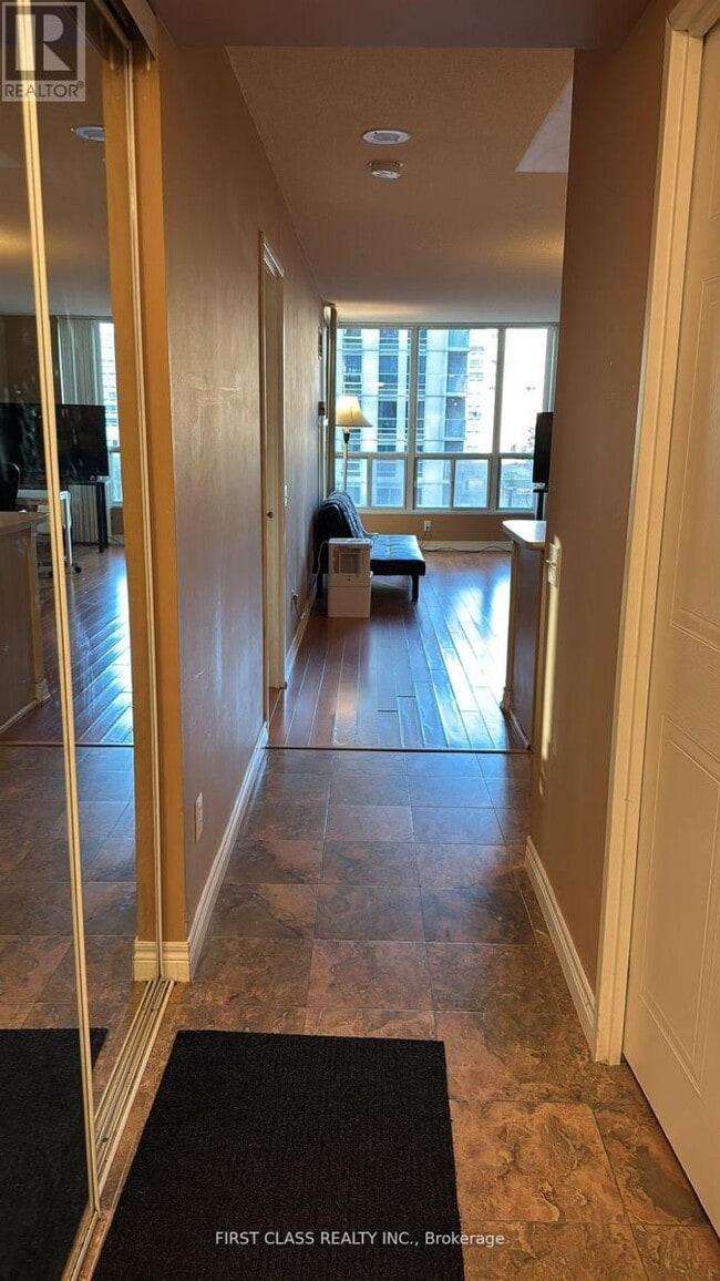 Photo du bâtiment - 750-750 Bay St.
