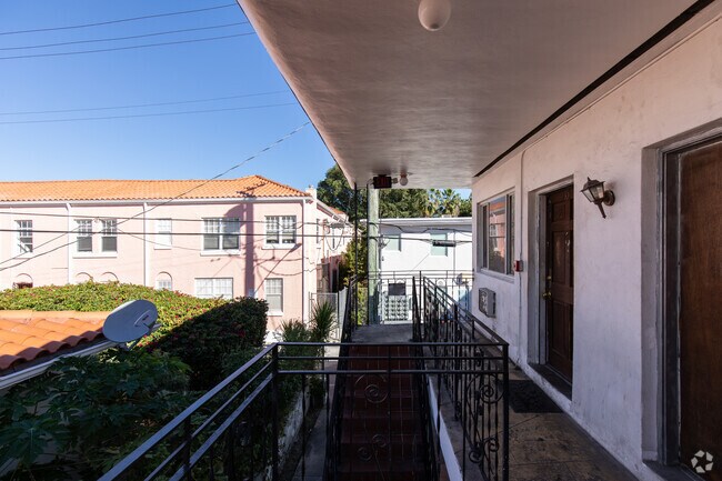 745 Jefferson Ave 2nd Floor - 745 Jefferson Ave