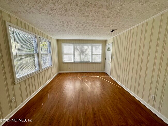 Foto del edificio - 7125 Silver Lake Terrace