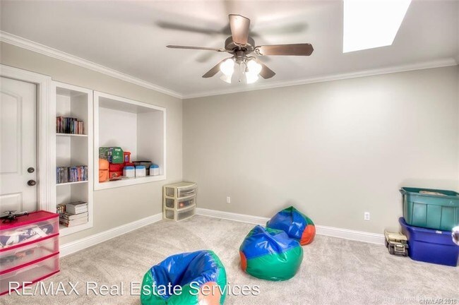 Building Photo - 4 br, 3 bath House - 9051 Wisterian Way