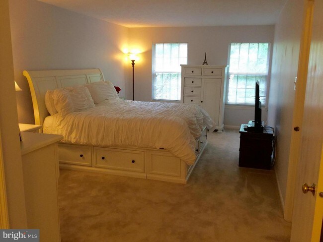 Foto del edificio - 203 Bookham Ln