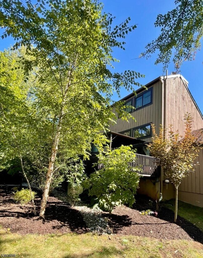 Foto del edificio - 4 Cedar Ln