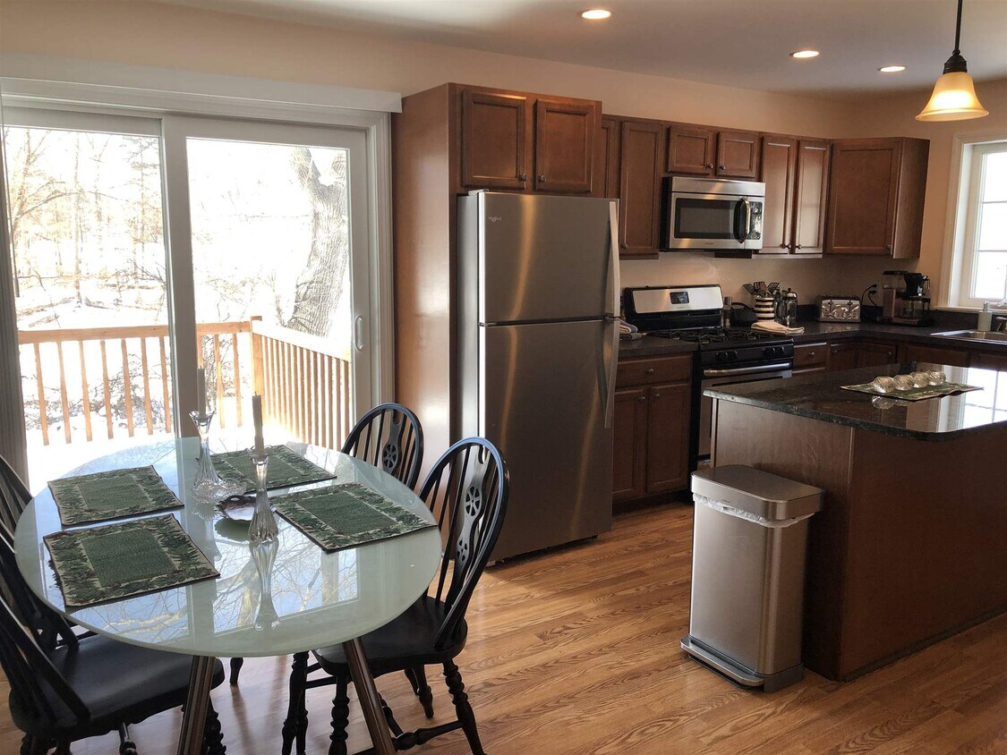 Foto principal - 42-44 Riverside Dr