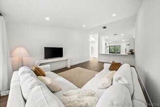 Building Photo - 13105 Belhaven Ct