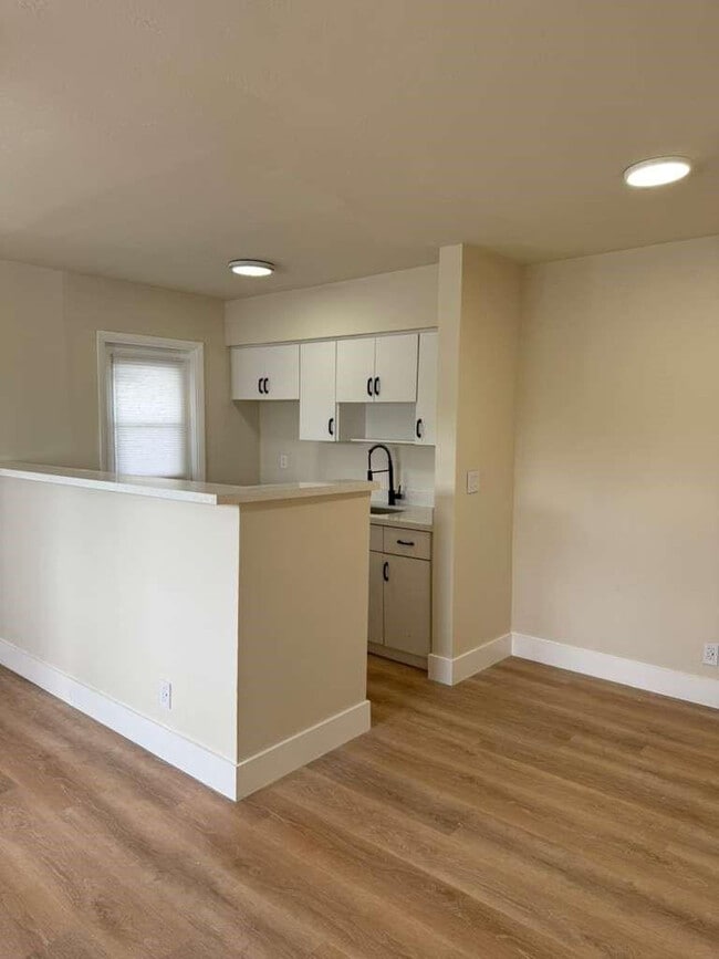 Building Photo - 101 SE 9th St