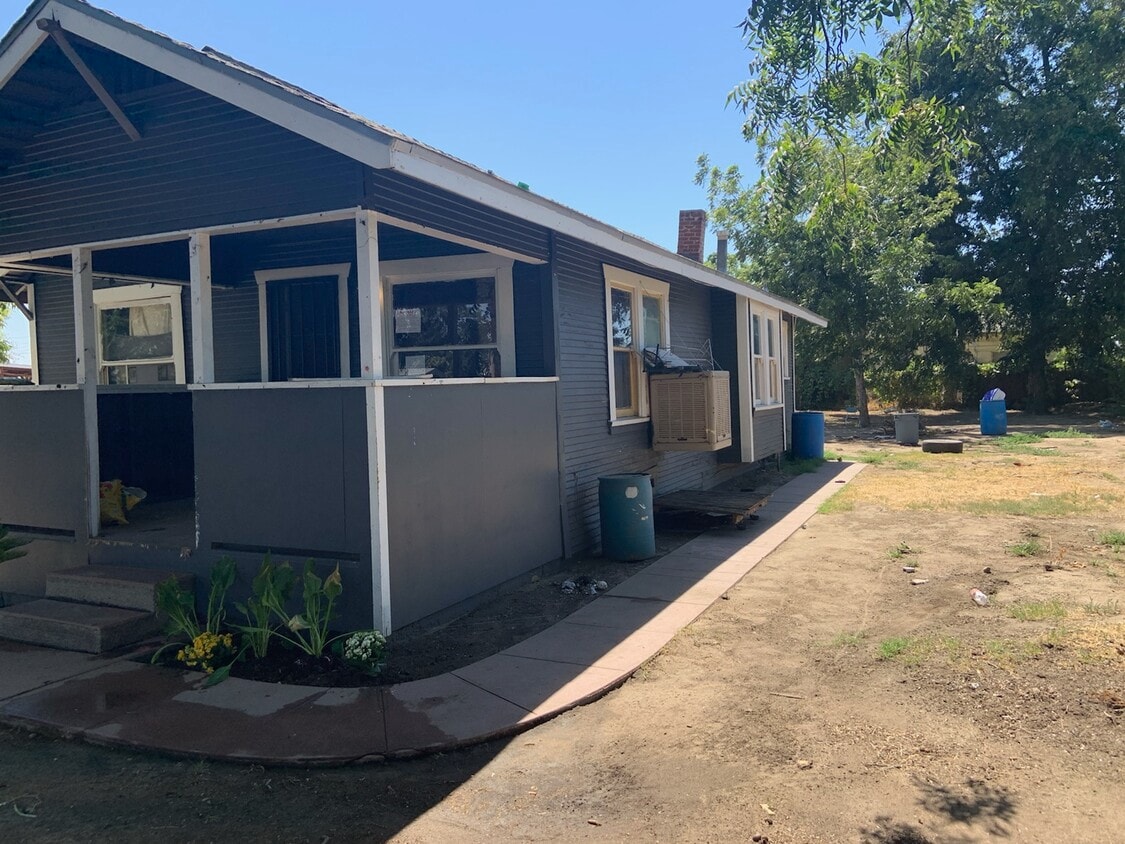 361 S Larkin St, Tulare, CA 93274 House Rental in Tulare, CA