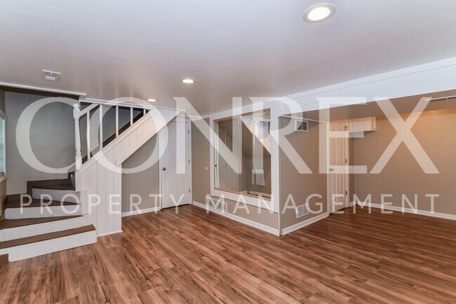Foto del edificio - Spacious 4 Bedroom Raised Ranch in Lee's S...