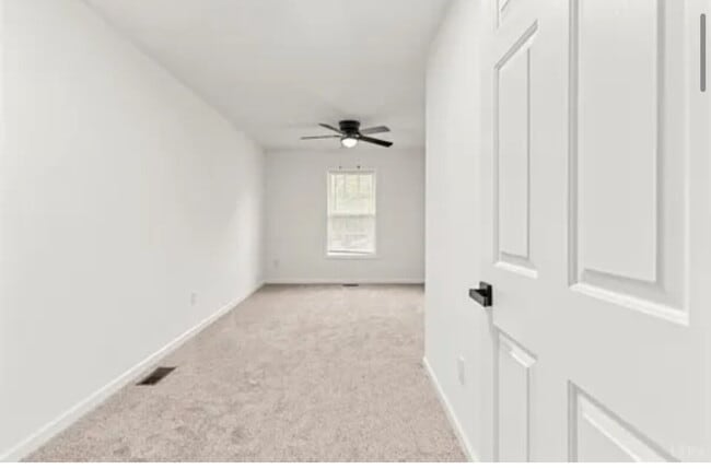 Building Photo - 3 Bedroom 2 Full Bath townhome in a Cul-de...