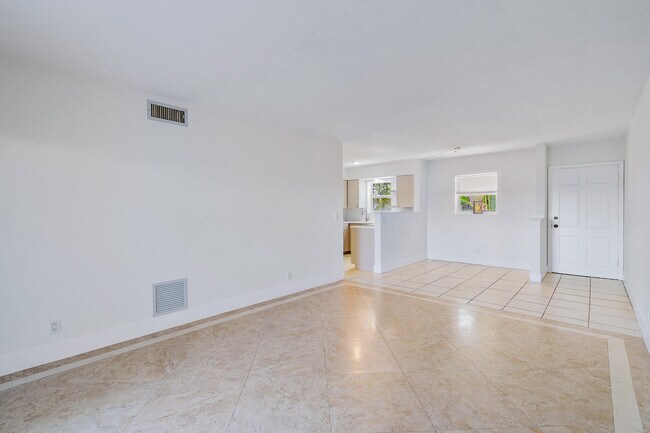 Building Photo - 148 Yacht Club Dr