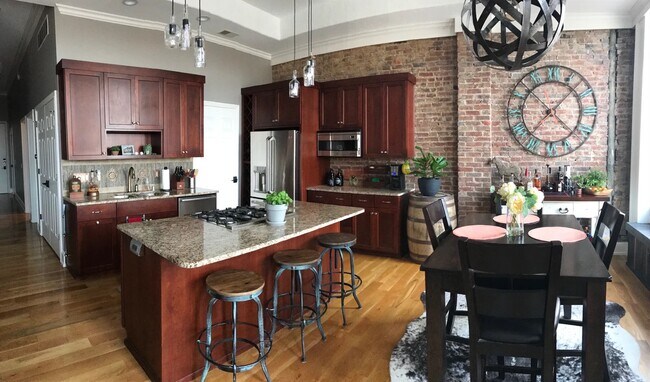 Foto del edificio - 415 E Market St