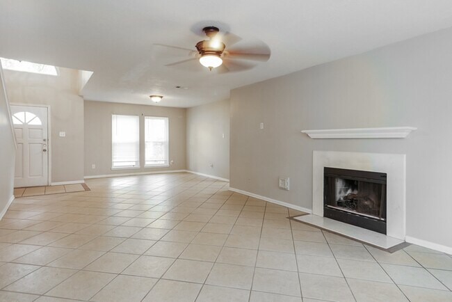 Building Photo - 1206 Caraquet Dr