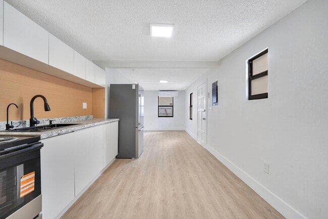 Building Photo - 2428 NW 28th St