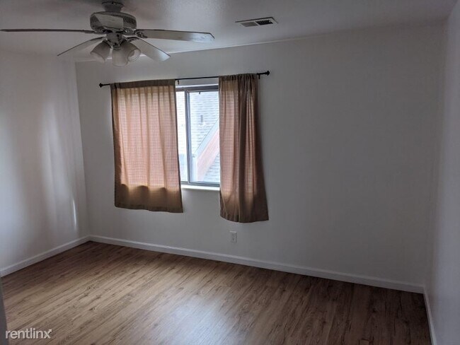 Building Photo - 2 br, 1 bath Condo - 303 W Lehow Ave