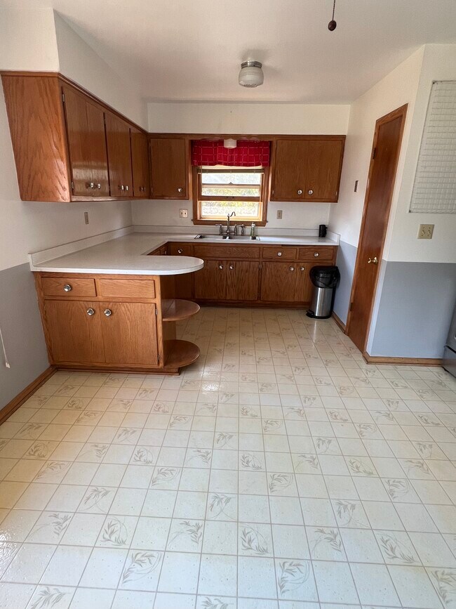 Kitchen - 4724 N 88th Ct
