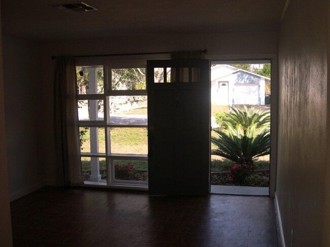 Photo - 220 Golden Days Dr House