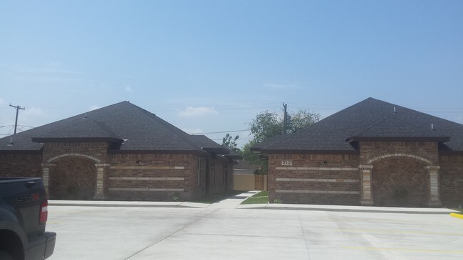 Vista frontal - 212 Schunior W St