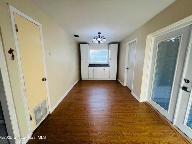 Foto del edificio - 150 Queensland Ave