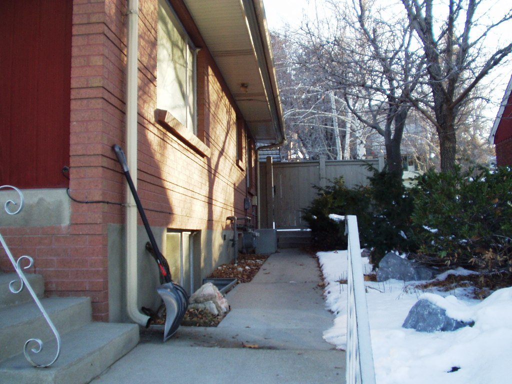 Building Photo - 568 N Columbus St