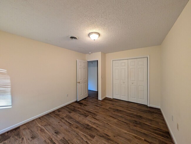 Foto del edificio - Black Mountain Upper Level Apartment Rental