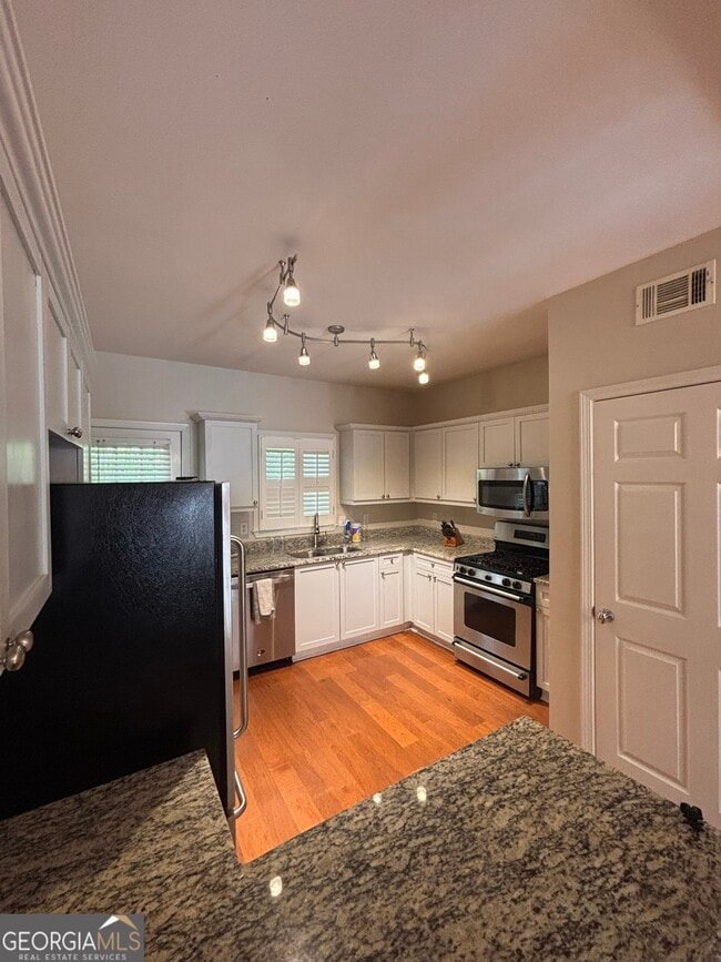 Foto del edificio - 3675 Peachtree Rd NE
