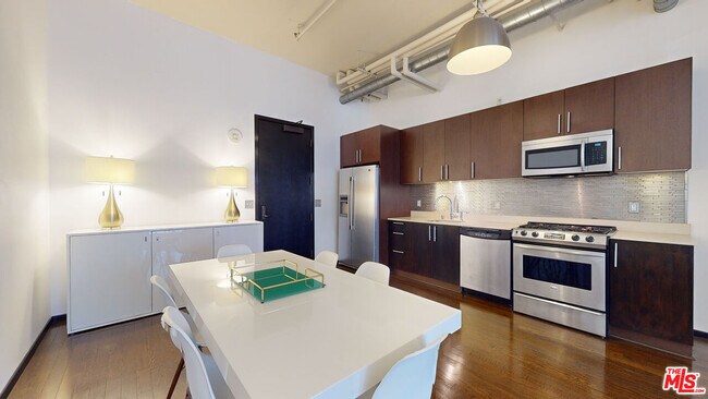 Building Photo - 1645 Vine