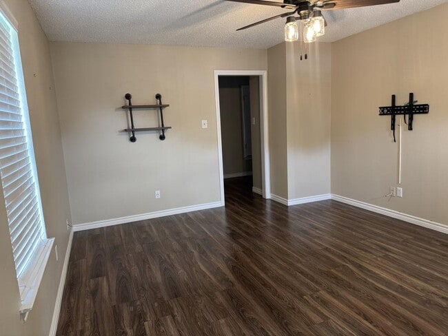 Building Photo - 2029 Laney Dr