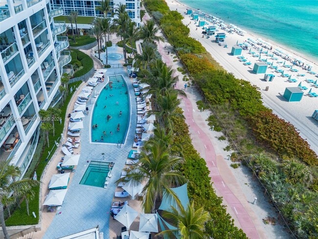 Foto del edificio - 6799 Collins Ave