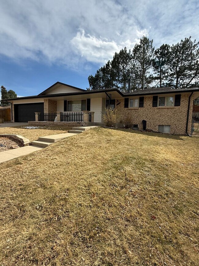 Building Photo - Charming Arvada Ranch