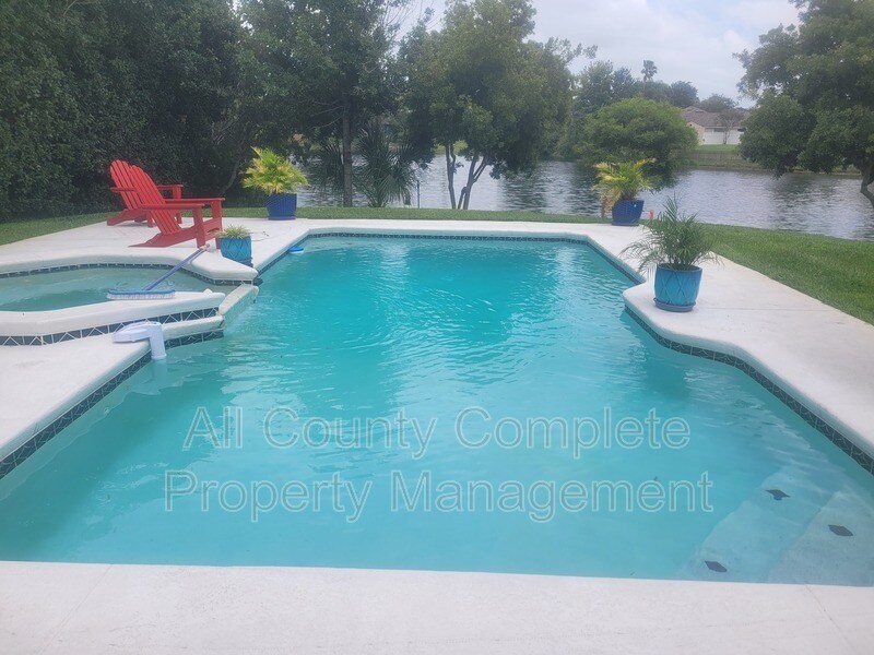 Foto del edificio - 2339 Companion Cir W