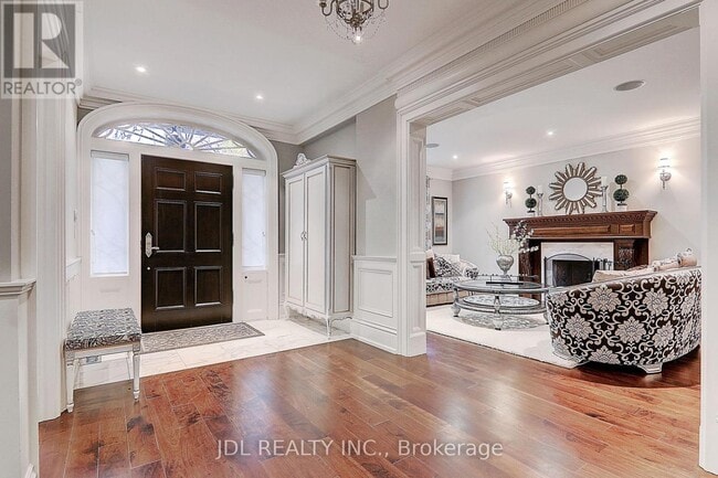 Photo du bâtiment - 15 Castle Frank Crescent