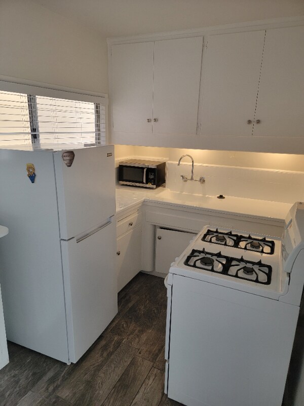 Building Photo - 2020 Hermosa Ave
