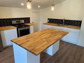 Foto del edificio - 15430 Stroup Cir