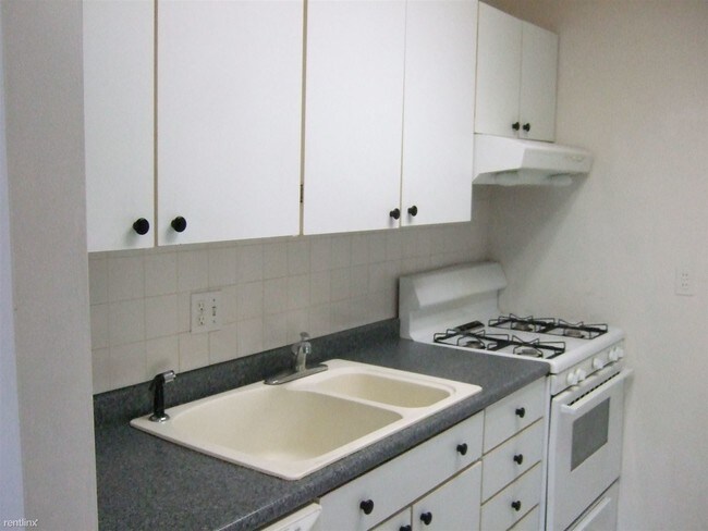 Building Photo - 2 br, 1 bath  - Bethesda Park Condominiums