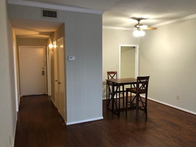 Building Photo - 2400 N Braeswood Blvd