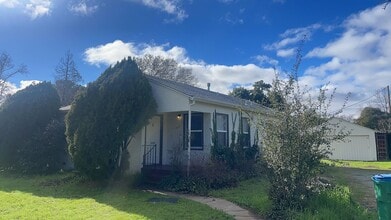 Building Photo - 1617 Arbutus Ave