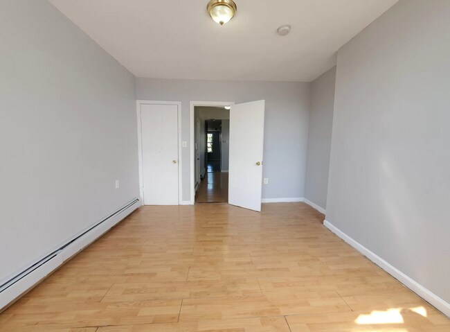 Foto del edificio - 98 16th Ave