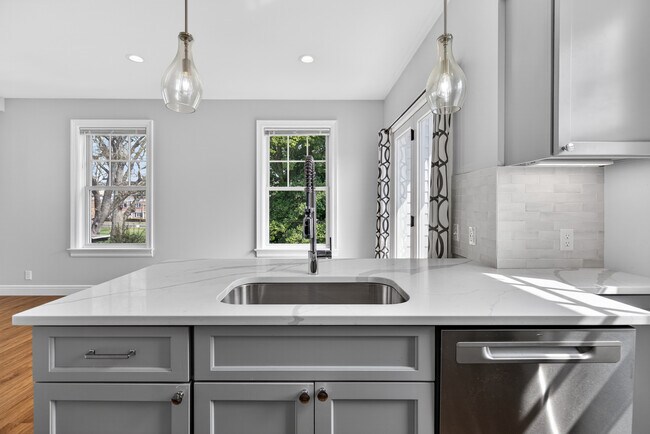"Kensington" - 1 BR @ 3 Park St - Norwalk Green Living Properties