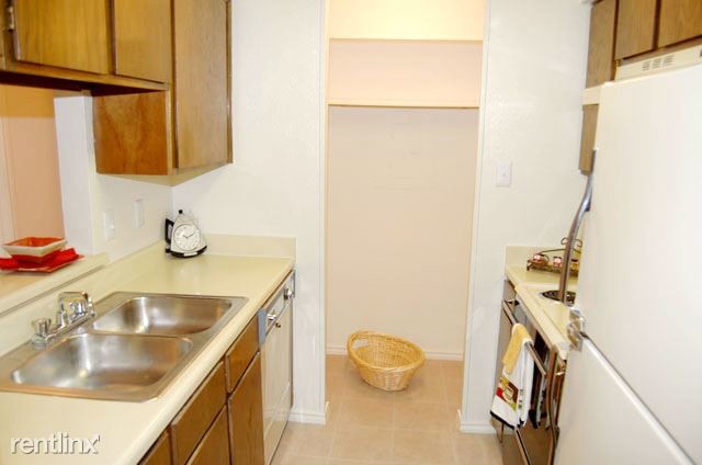 Foto del edificio - 5925 Frontier Blvd