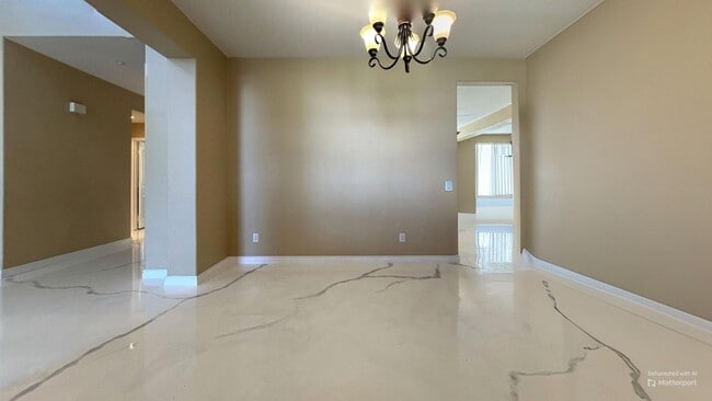Building Photo - Spacious 5 Bedroom 4 Bathroom Home in Rive...