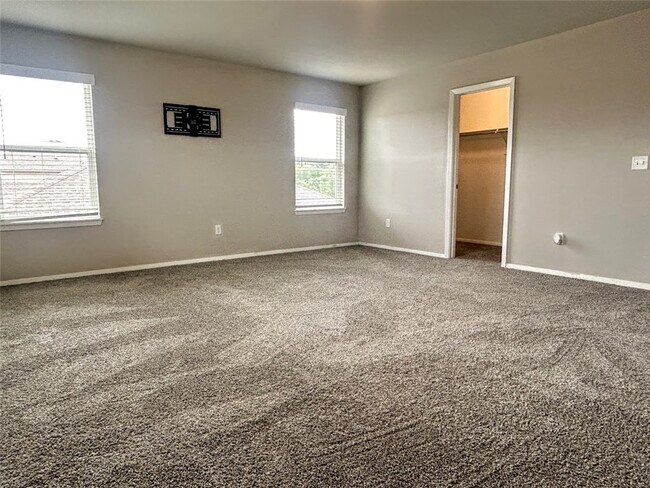 Building Photo - 949 E Sparrow Cir