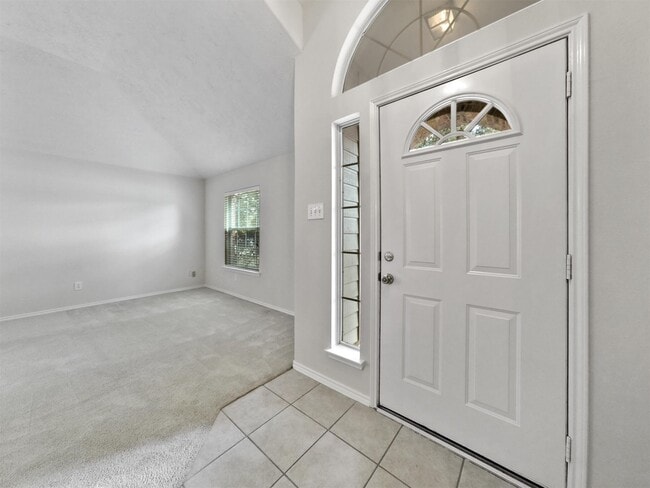 Building Photo - 427 Northvalley Dr