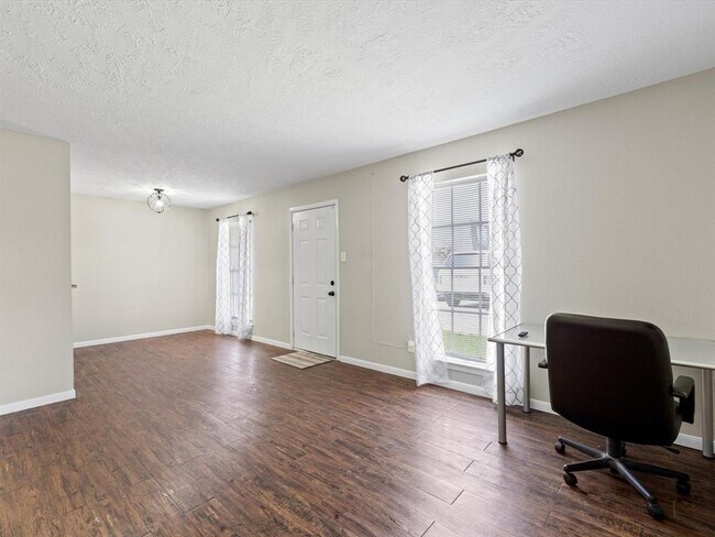 Building Photo - 9021 Gaylord Dr