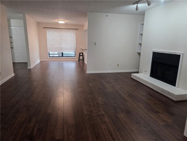 Building Photo - 2105 Cumberland Ct SE