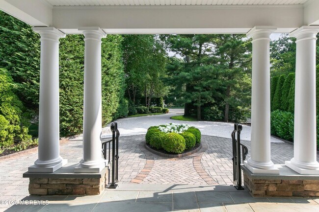 Foto del edificio - 619 Beacon Blvd