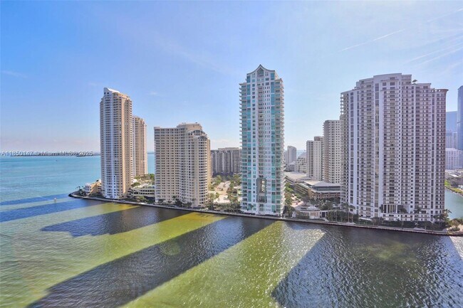 Foto del edificio - 325 S Biscayne Blvd