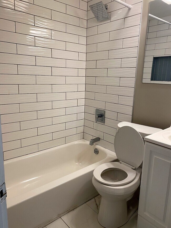Foto del edificio - 3823 Bell Street, Unit 3823 Bell St #2