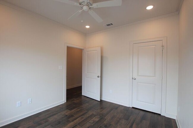 Building Photo - Luxury 3 Bedroom 2 Bath Townhomes in Bulla...