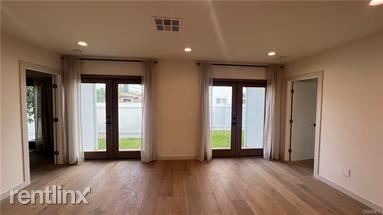 Building Photo - 4 br, 3.5 bath House - 6200 Beckford Ave