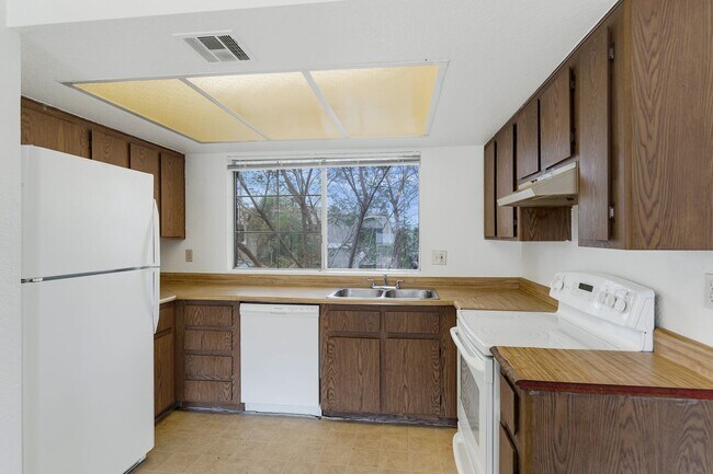 Building Photo - 10815 N 15th Ln