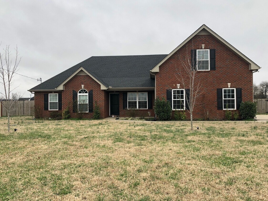 Primary Photo - Awesome! 3 bedroom 2 Bath with Bonus
